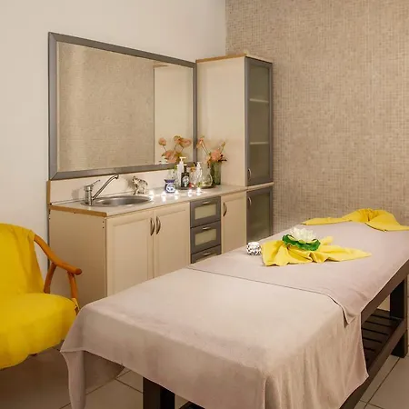 Hotel Golden Lotus 4*