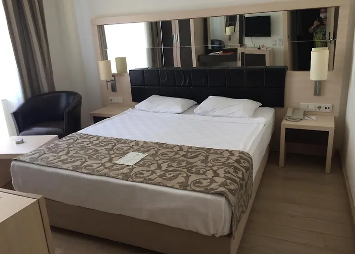 غولدين لوتوس 4* كمر