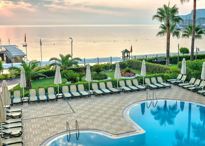 Hotell Golden Lotus 4*