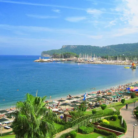 ホテル Golden Lotus ケメル